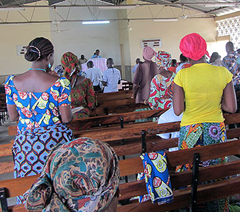 Pastor Moussa preaching to Tomde congregation